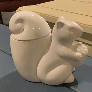 Adorable Squirrel Candle 🐿️